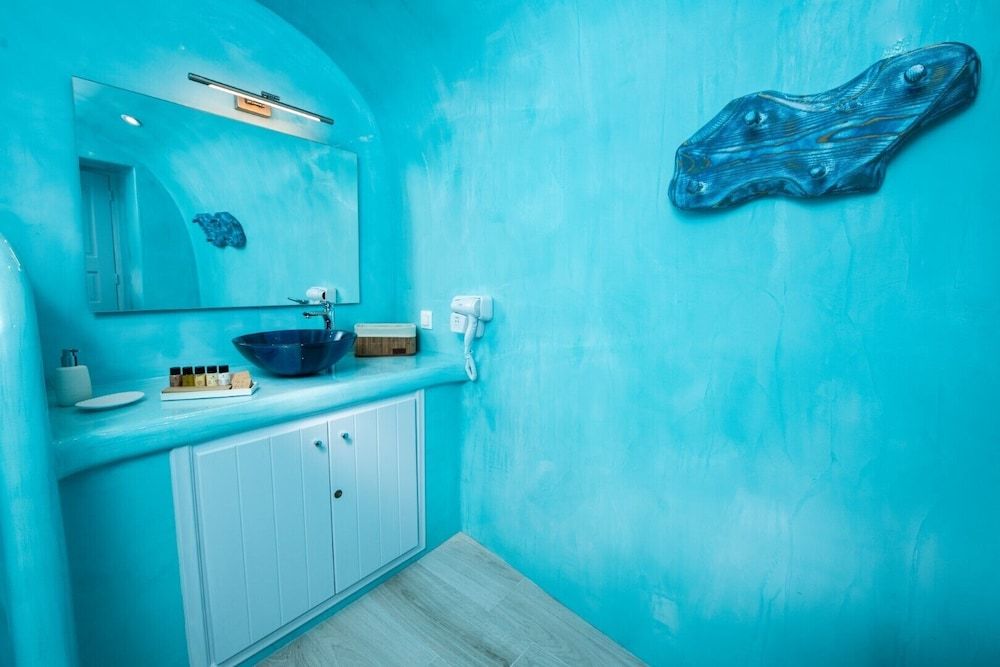 Sun Angelos Oia - Luxury Cave Suites Deluxe Cave Suite, Jetted Tub, Sea View & Sunset View 13