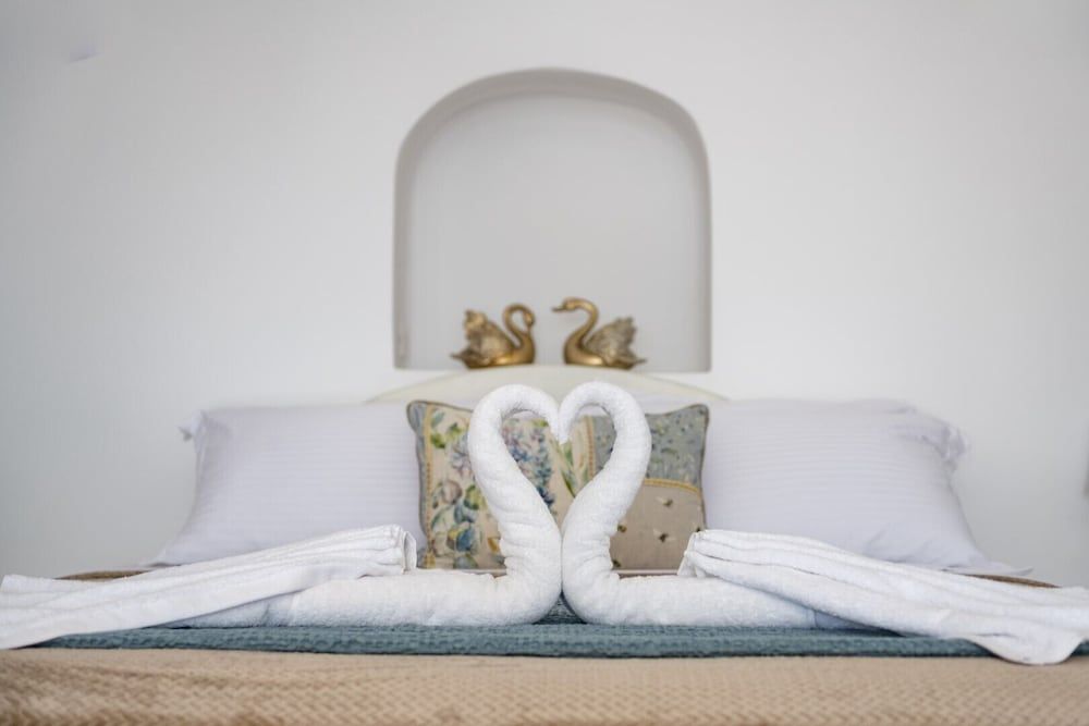 Sun Angelos Oia - Luxury Cave Suites Deluxe Cave Suite, Jetted Tub, Sea View & Sunset View 5