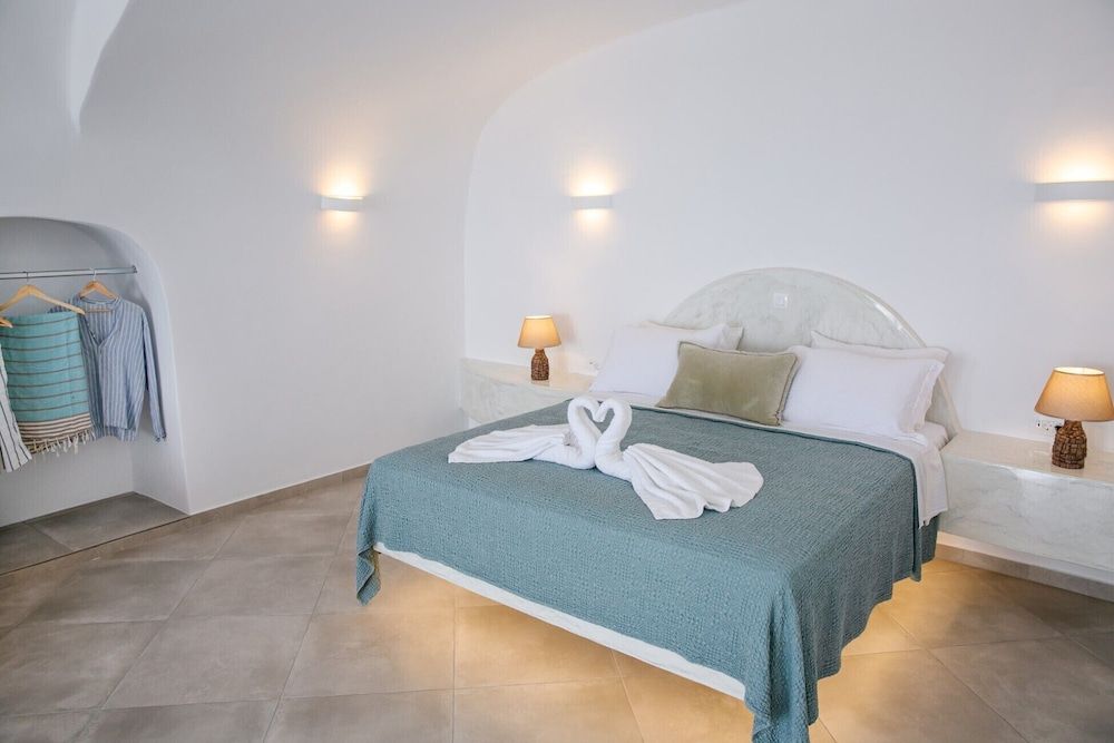 Panoramic Cave Suite, Jetted Tub, Sea View & Sunset View