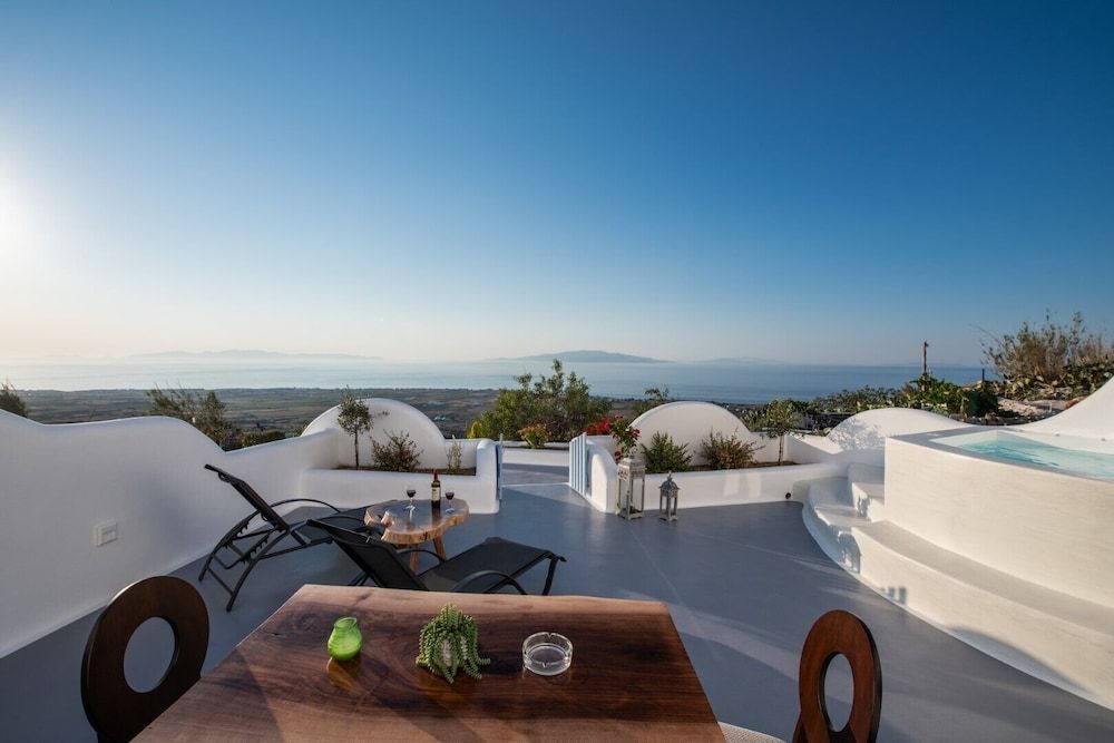 Sun Angelos Oia - Luxury Cave Suites Deluxe Cave Suite, Jetted Tub, Sea View & Sunset View 11
