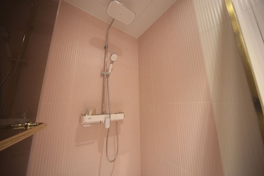 H Avenue Hotel Standard Double Room (With Styler) 4