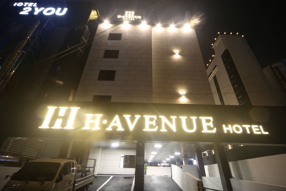 undefined H Avenue Hotel 9