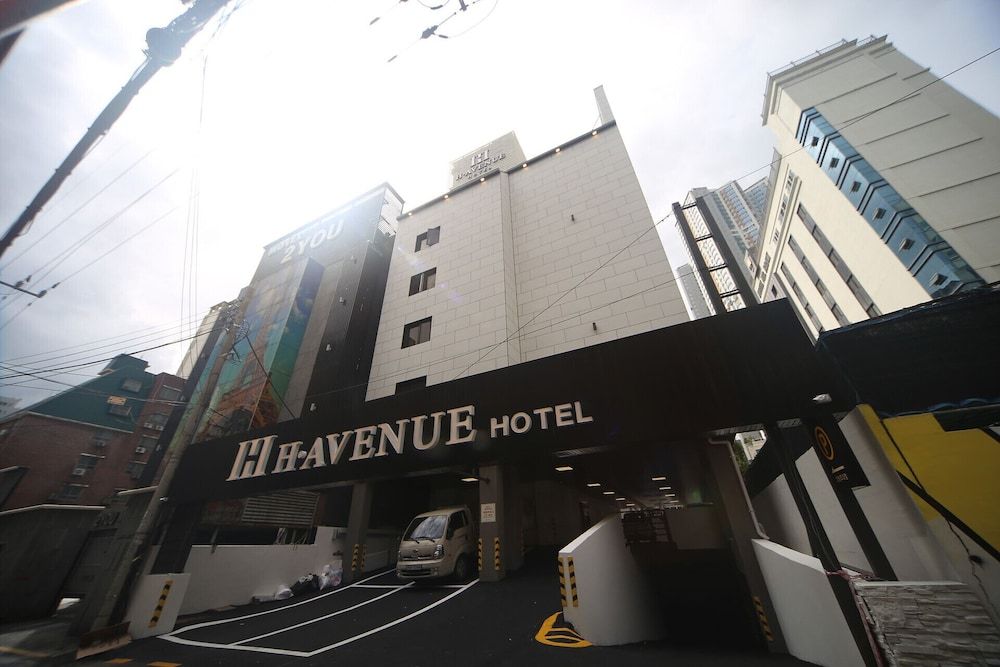 undefined H Avenue Hotel 8