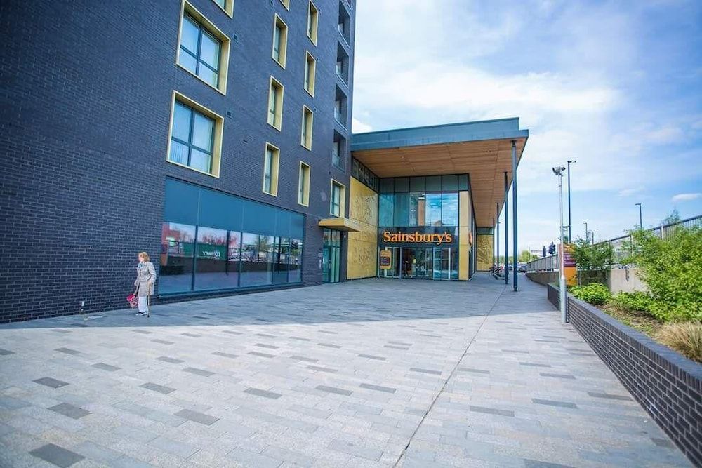 undefined STUNNING 2 BED APARTMENT WITH PARKING 2