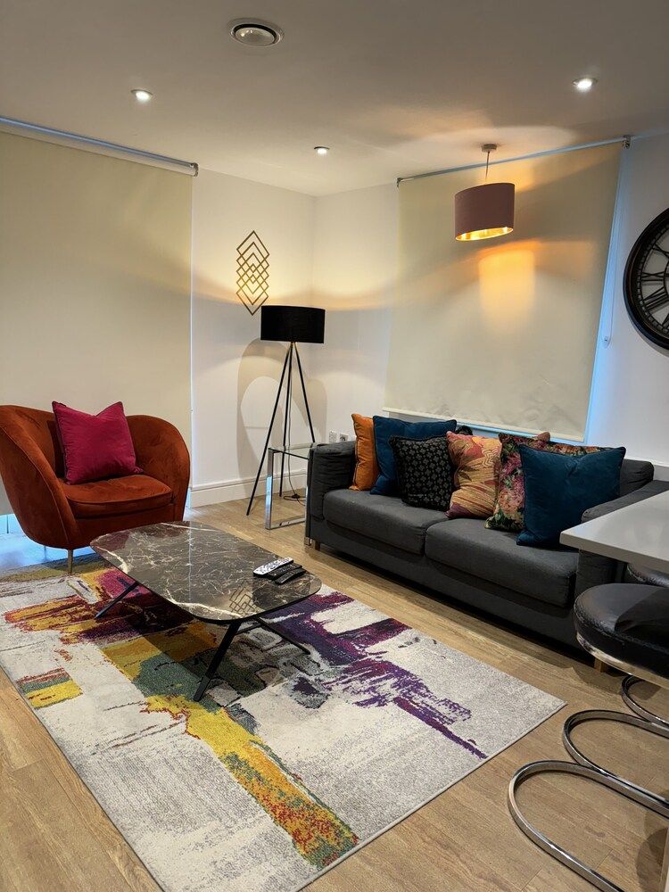 undefined STUNNING 2 BED APARTMENT WITH PARKING 9