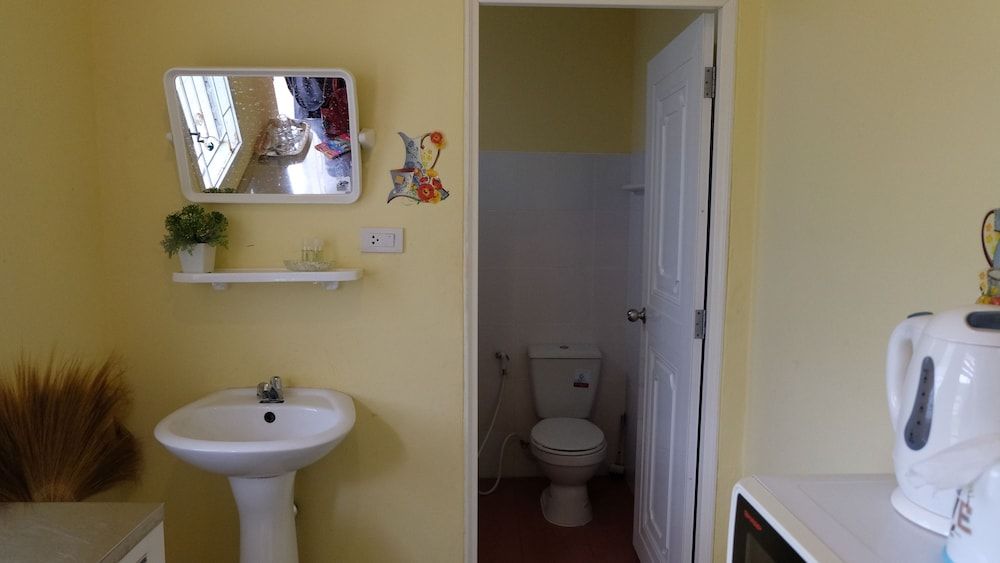 Hasanah Guesthouse Standard Double Room 12