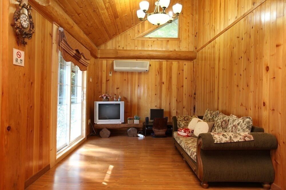 Muju Naos Pension Family Room 5