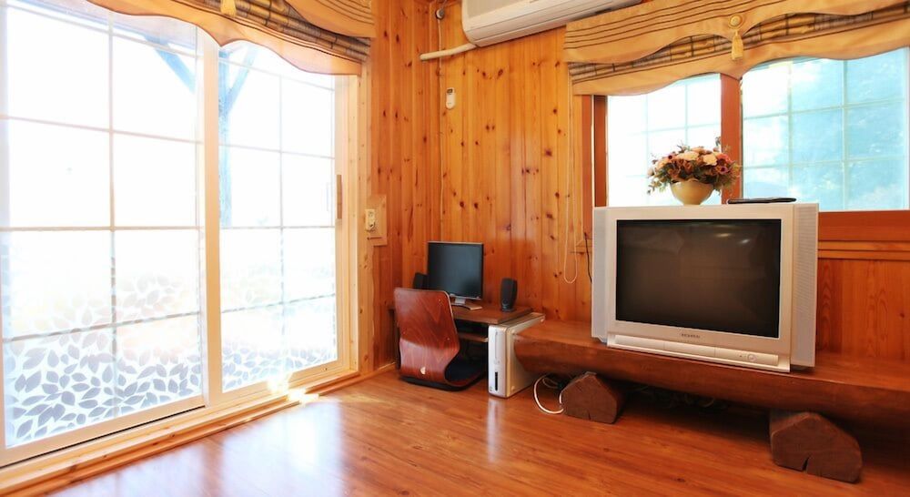 Muju Naos Pension Family Room 7