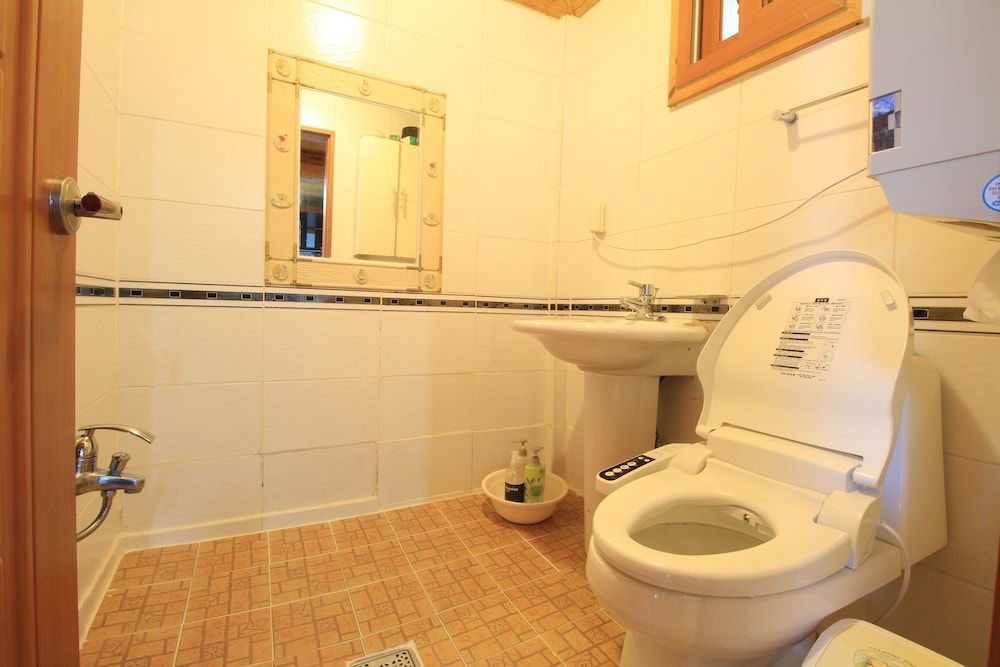 Muju Naos Pension Family Room 8