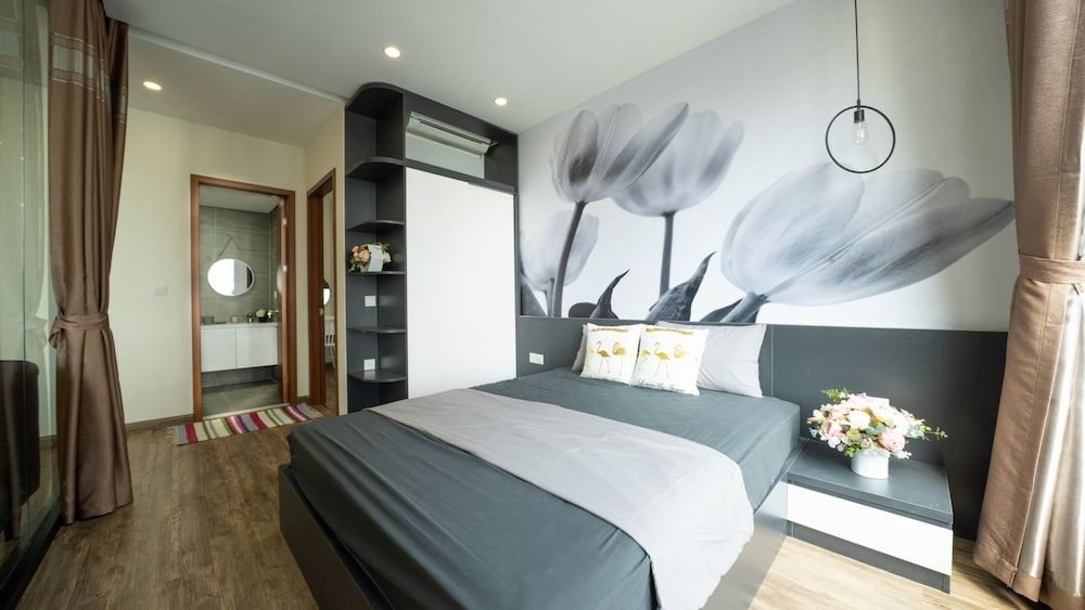 undefined Rosy Home 7