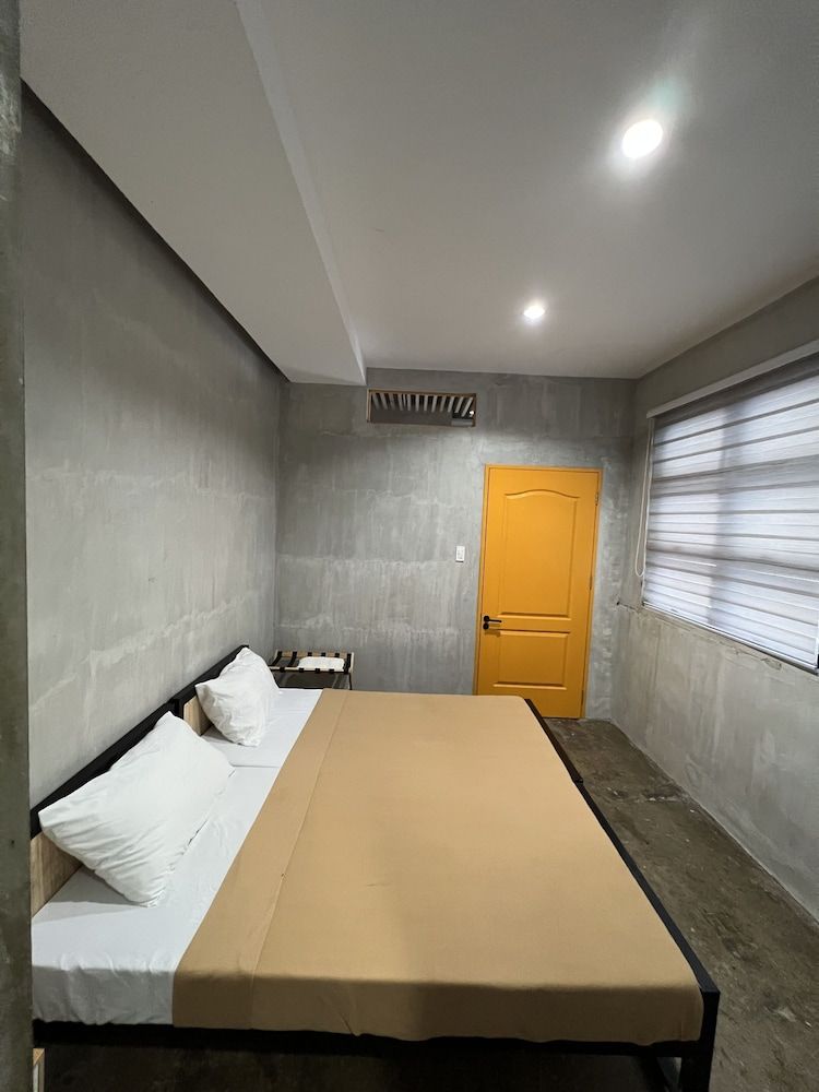HappyNest Hostel Cebu Deluxe Room