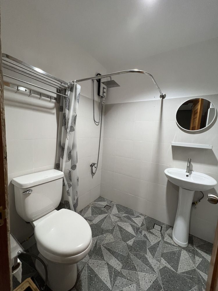 HappyNest Hostel Cebu Standard Room 3