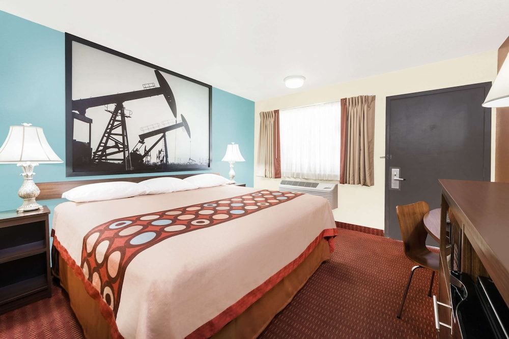 Room, 1 King Bed, Accessible, Smoking
