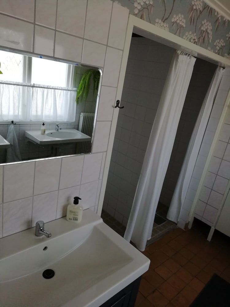 Moshults Vandrarhem Single Room, Shared Bathroom 3