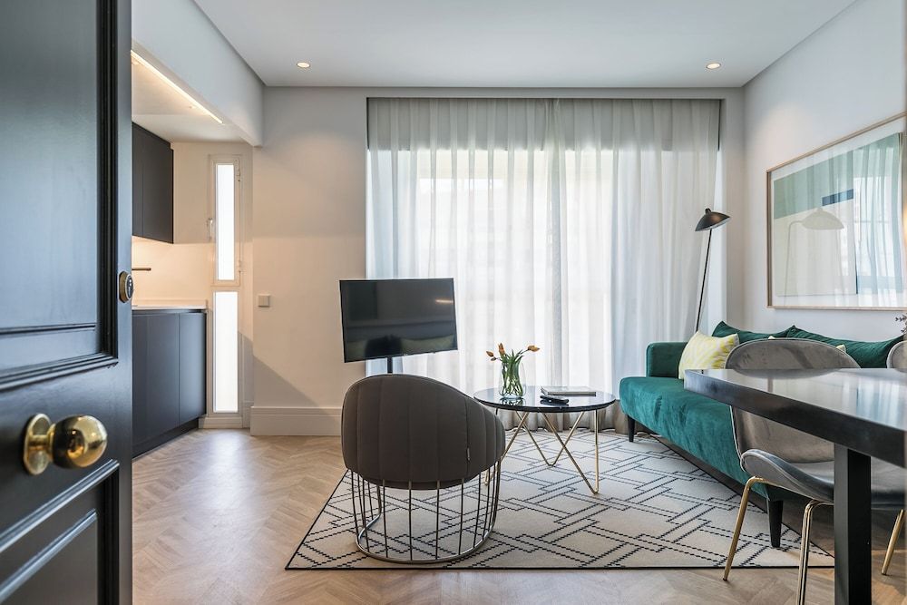 undefined Feelathome Waldorf Suites Apartments 10