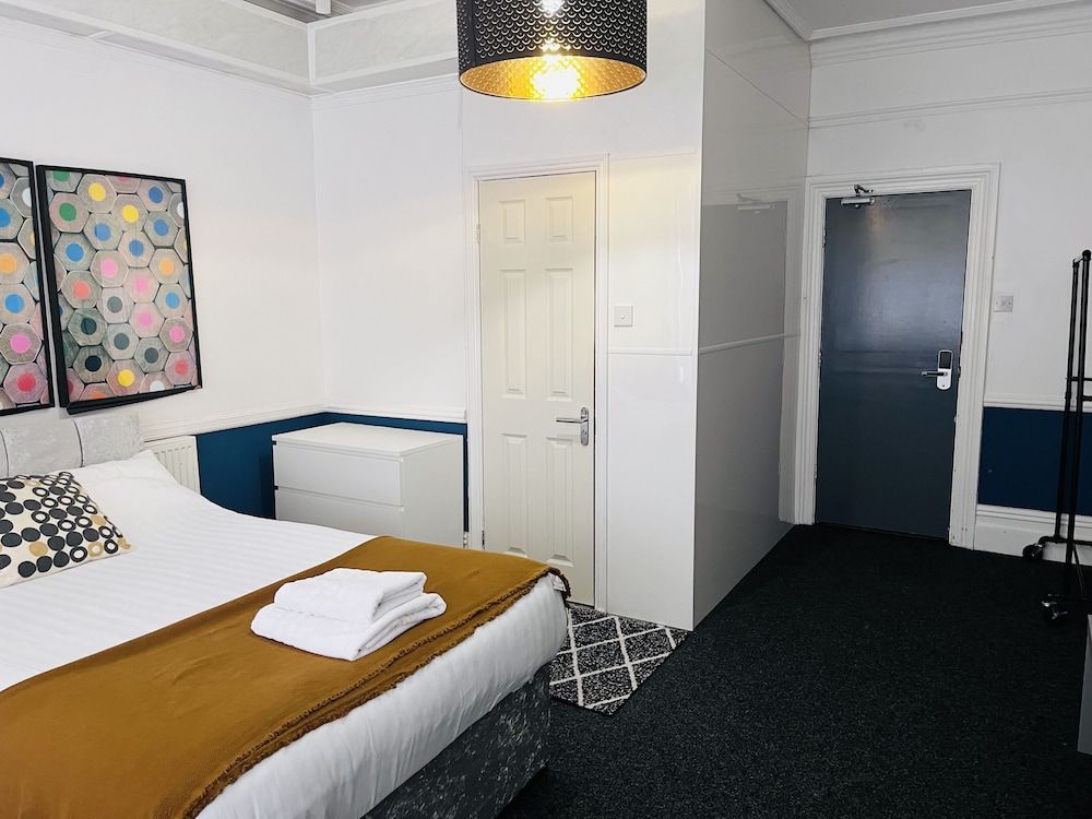 Double Room (3)