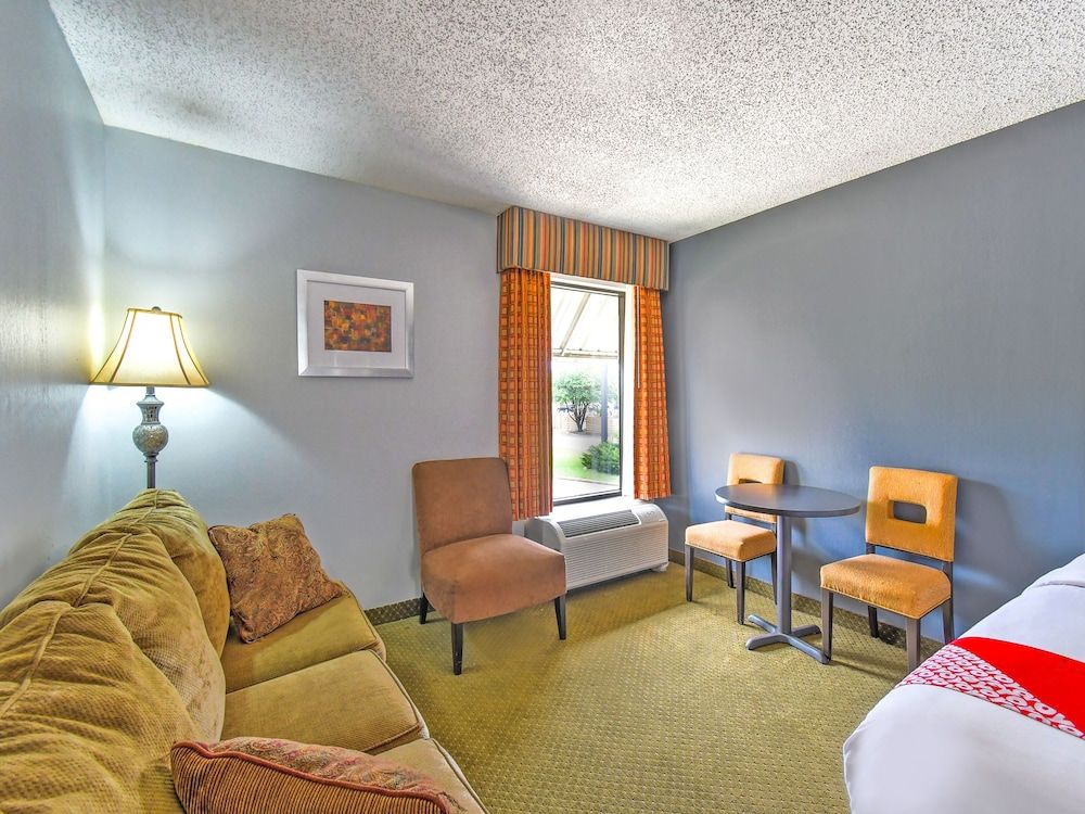 OYO Hotel Texarkana Trinity AR Hwy I-30 Suite, 2 Bedrooms 5