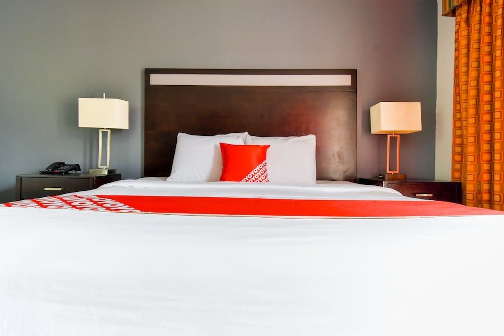 OYO Hotel Texarkana Trinity AR Hwy I-30 King Bed Smoking Walkin 2