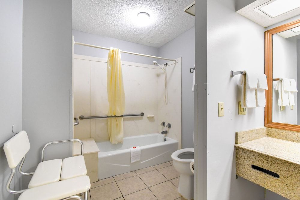 OYO Hotel Texarkana Trinity AR Hwy I-30 2 Queen bed Walkin 4