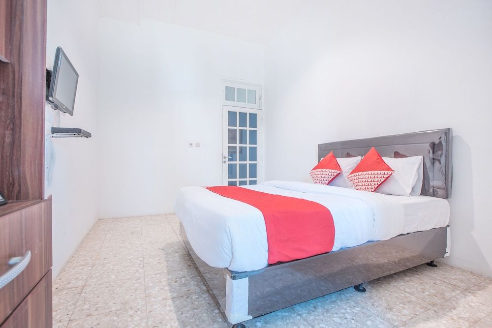 Capital O 332 Residence G17 Kemang Standard Double Room 2