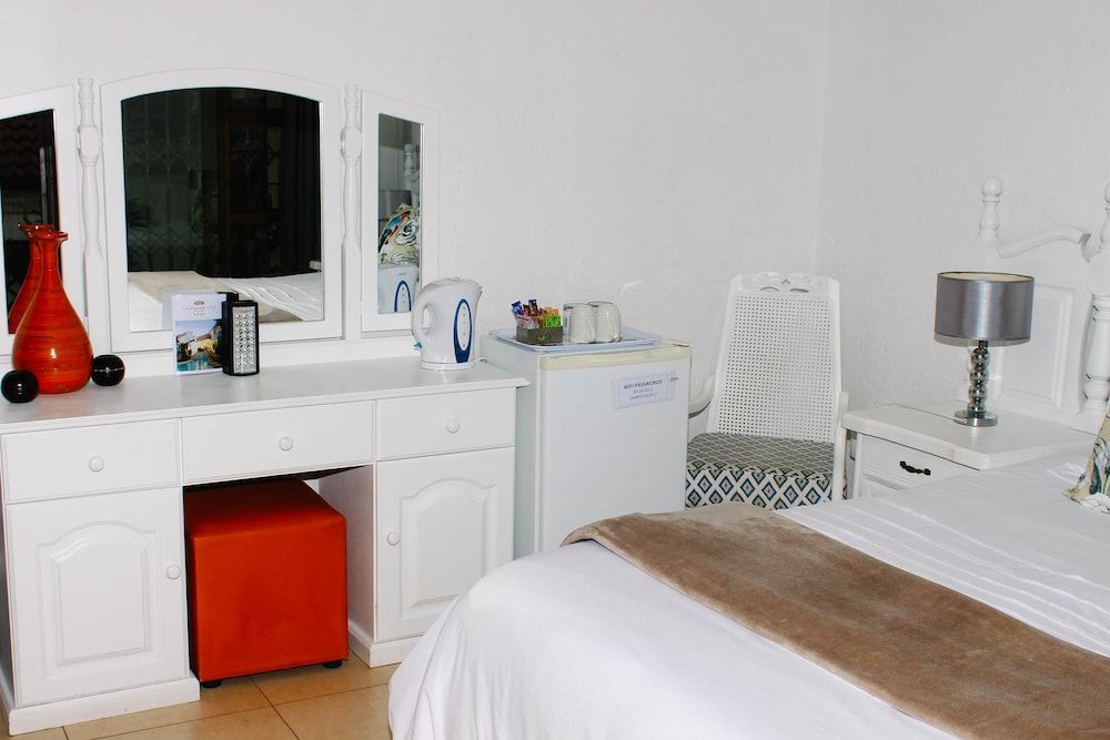 La Dolce Vita Guest House Room (2 - QUEEN ROOM) 6