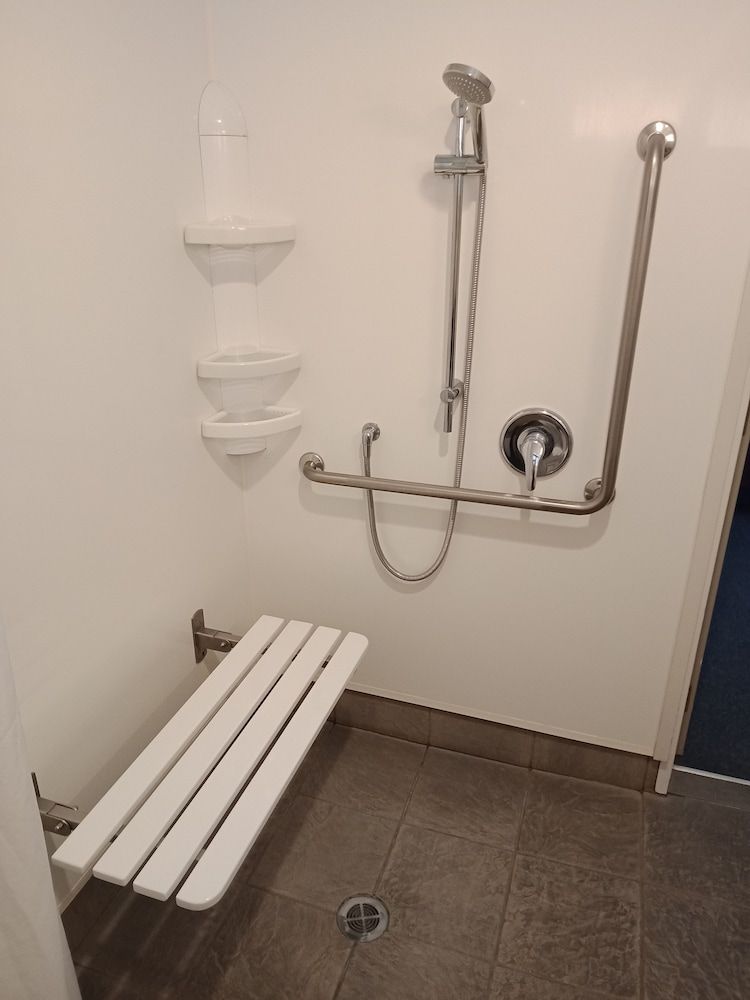 ASURE Oak Estate Motor Lodge Studio Access 6