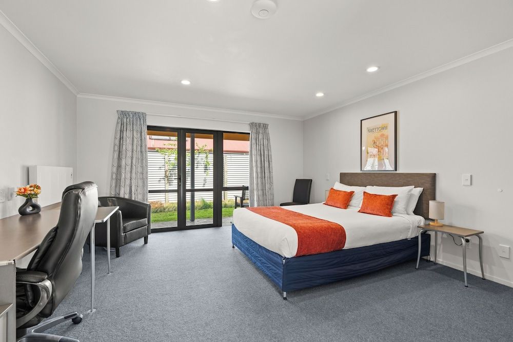 ASURE Oak Estate Motor Lodge Studio Access 2