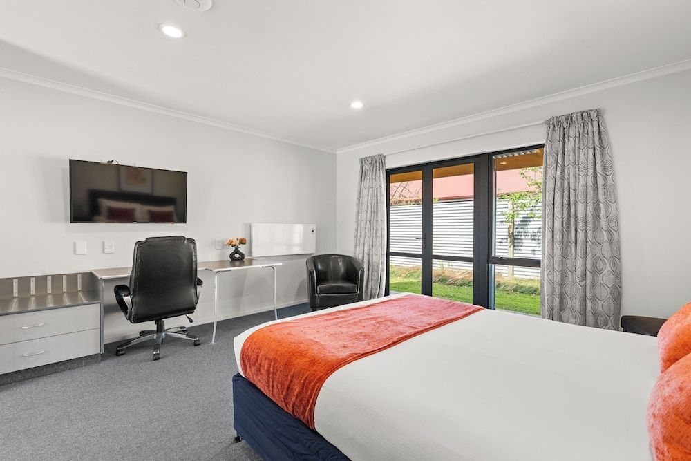 ASURE Oak Estate Motor Lodge Studio Access 3