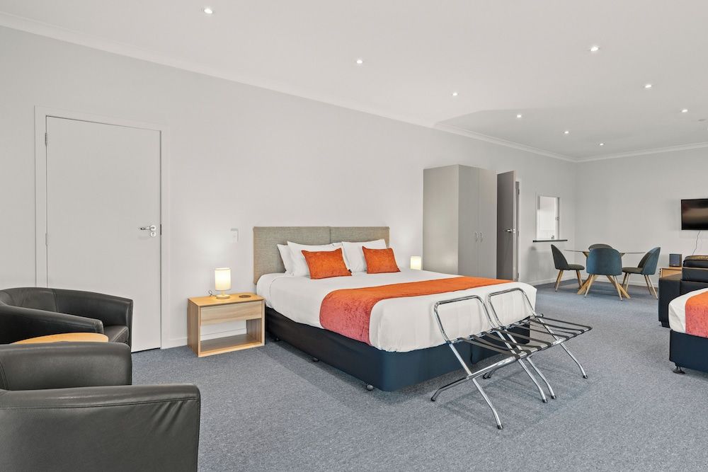 ASURE Oak Estate Motor Lodge Executive studio 2