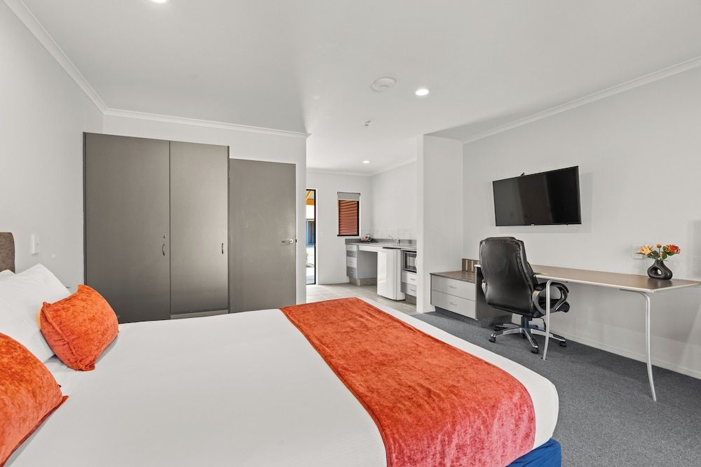 ASURE Oak Estate Motor Lodge Studio Access