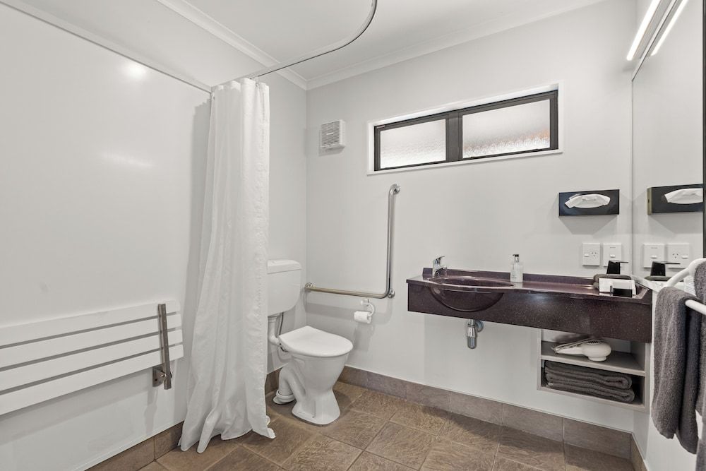 ASURE Oak Estate Motor Lodge Studio Access 5