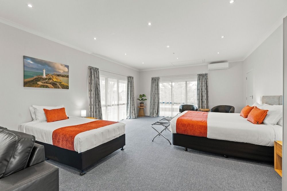 ASURE Oak Estate Motor Lodge Executive studio 3