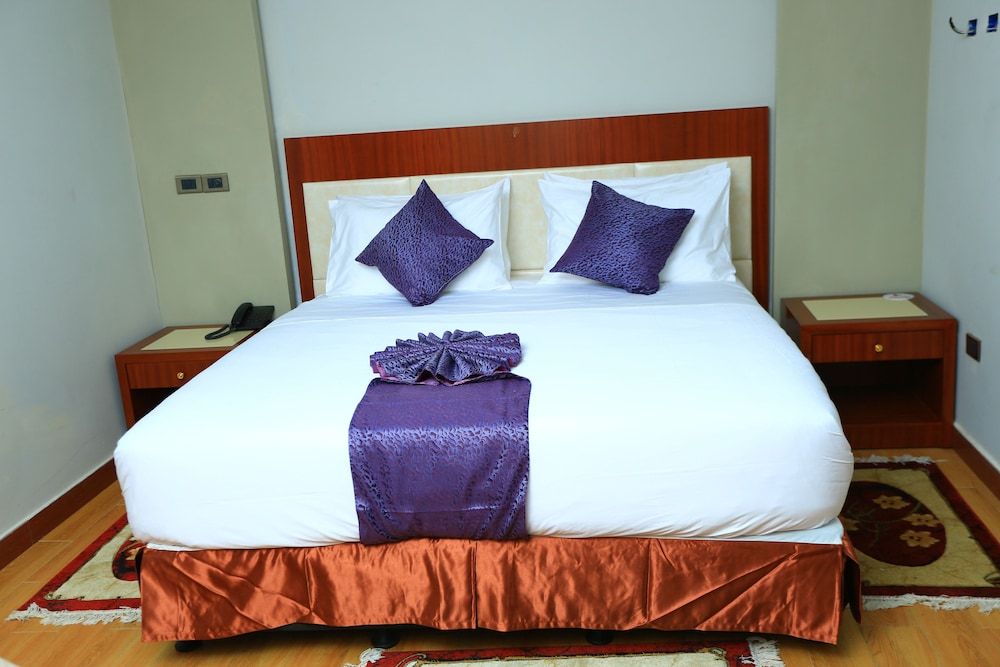 Kerawi International Hotel Executive Suite, 1 King Bed, Mountain View 2