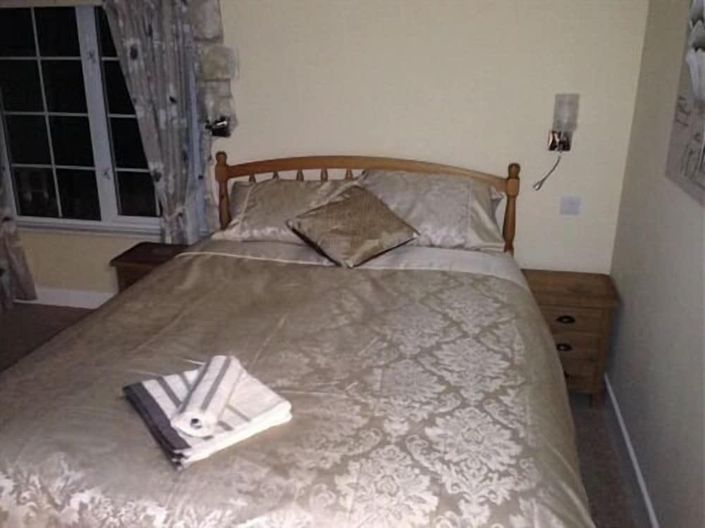 Mildmay Arms Superior Twin Room, Ensuite 3