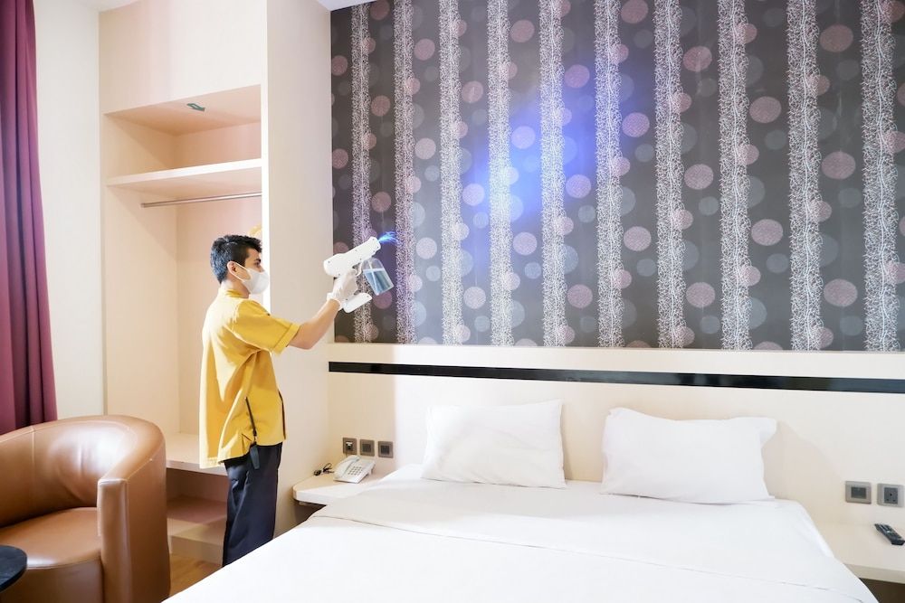 undefined Blitz Hotel Batam Centre 9