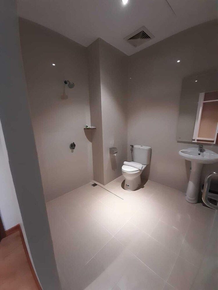 undefined Blitz Hotel Batam Centre 9