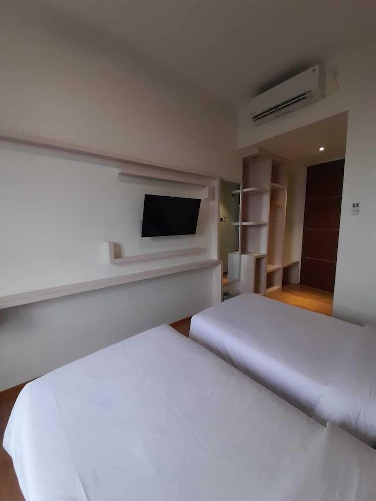 undefined Blitz Hotel Batam Centre 2