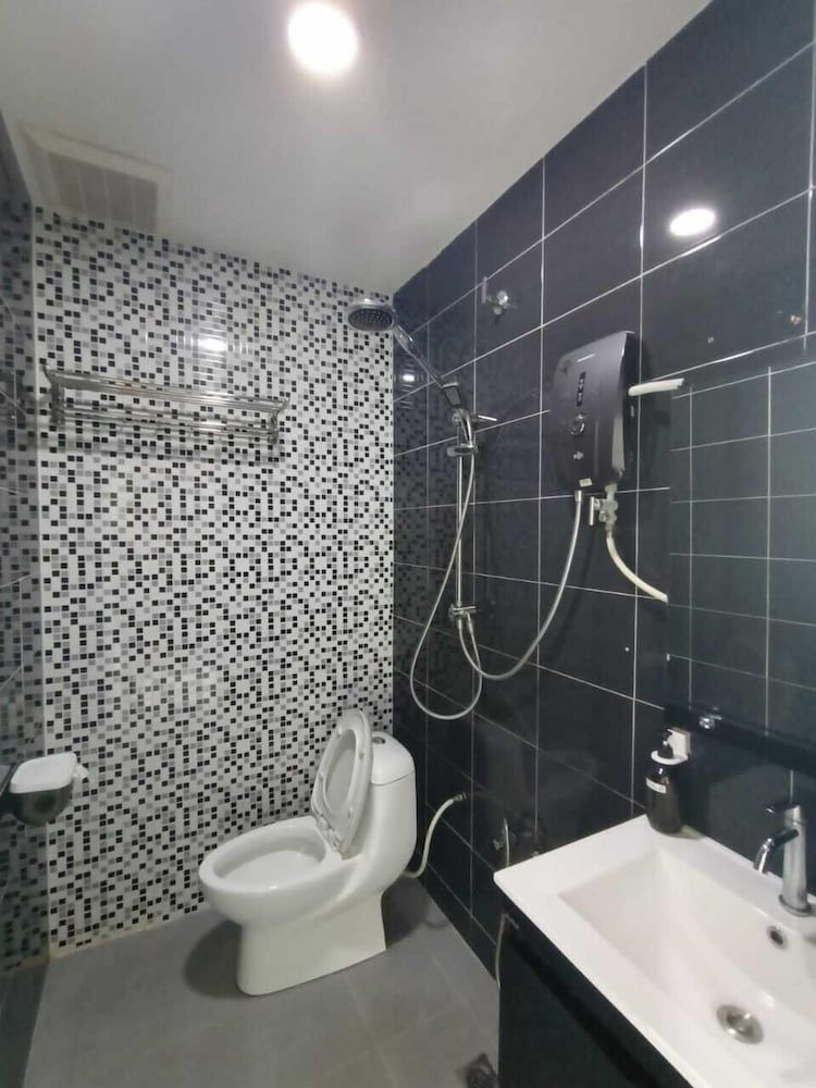 Oyasumi Hotel Deluxe Quadruple Room 11