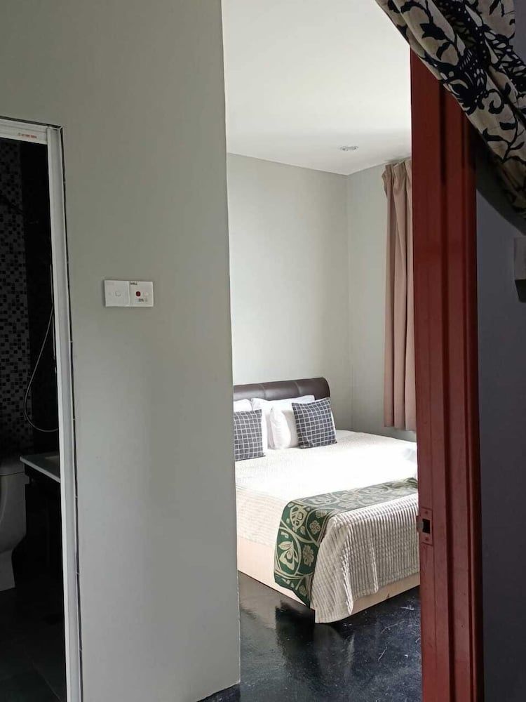 Oyasumi Hotel Deluxe Quadruple Room 6