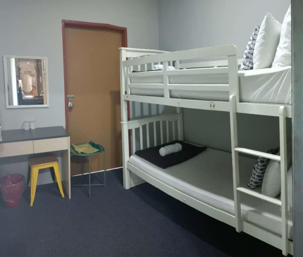 Oyasumi Hotel Deluxe Quadruple Room 2