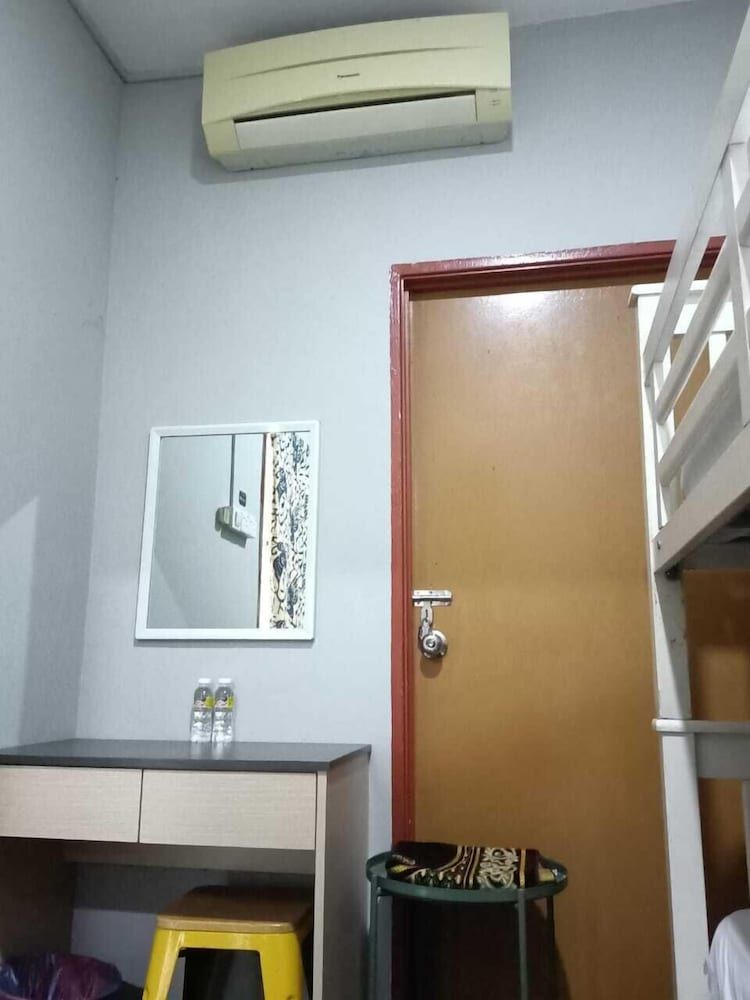 Oyasumi Hotel Deluxe Quadruple Room 16