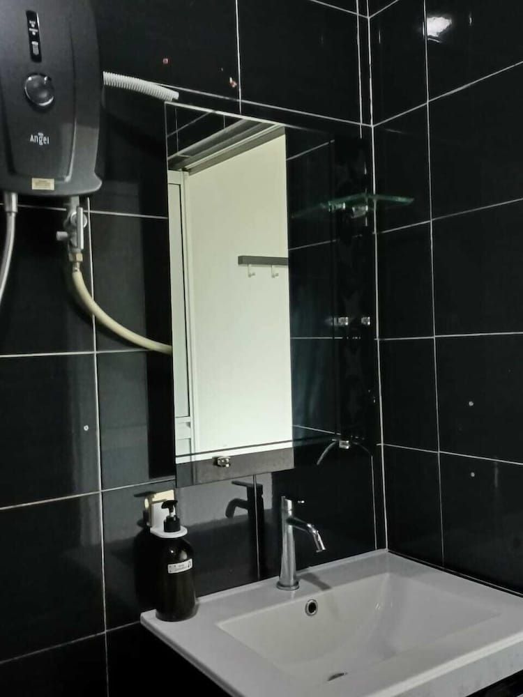 Oyasumi Hotel Deluxe Quadruple Room 9