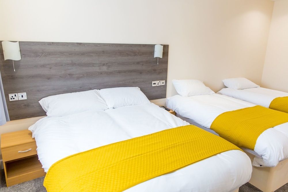 Halfway Hotel Quadruple Room 2