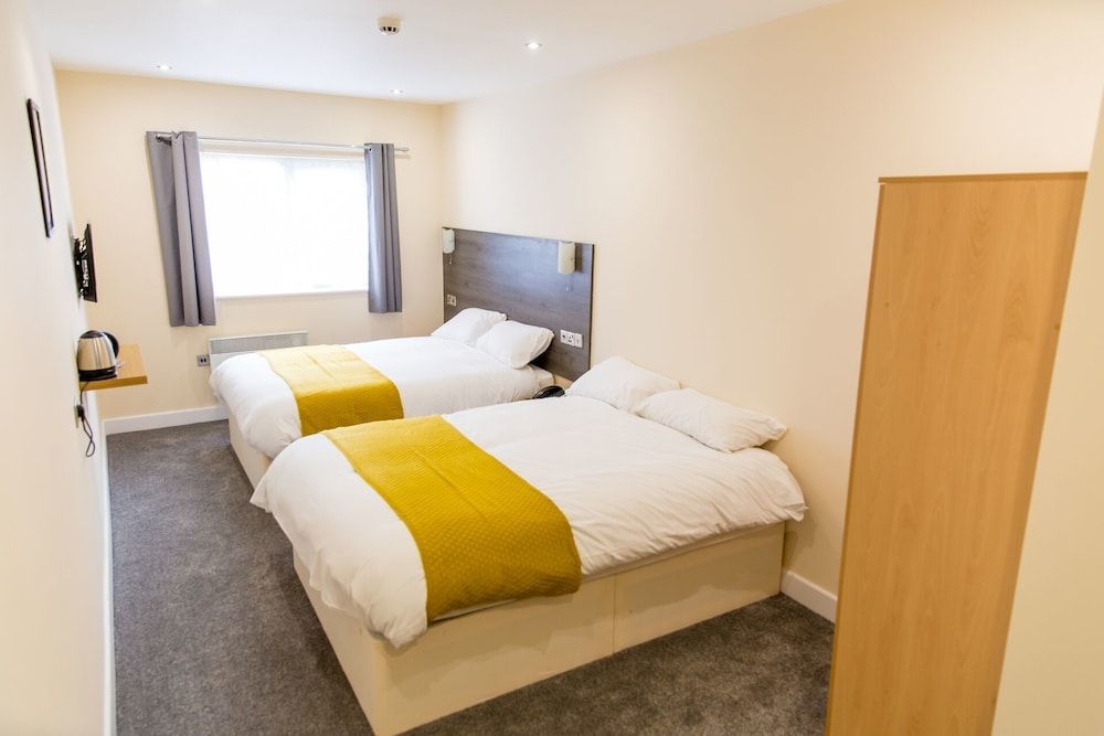 Halfway Hotel Quadruple Room 3