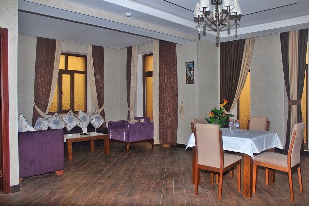 Manor Hotel Deluxe Room 3