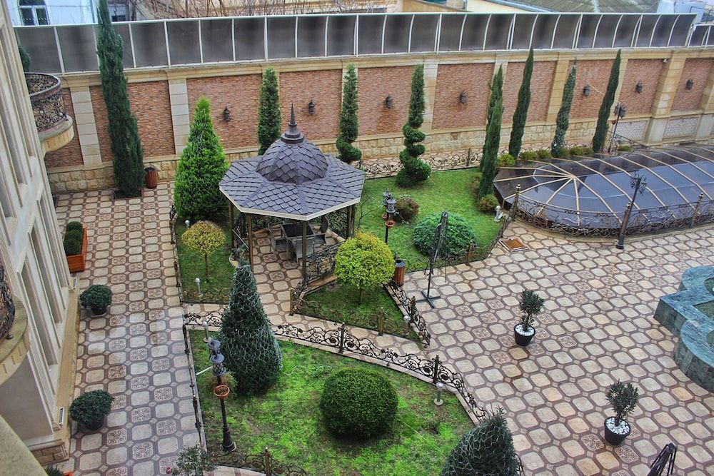 Manor Hotel Deluxe Room 4