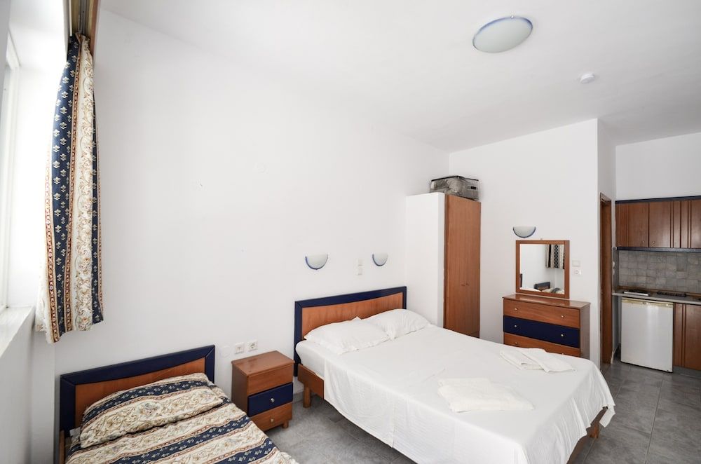 Standard Studio (3 adults)