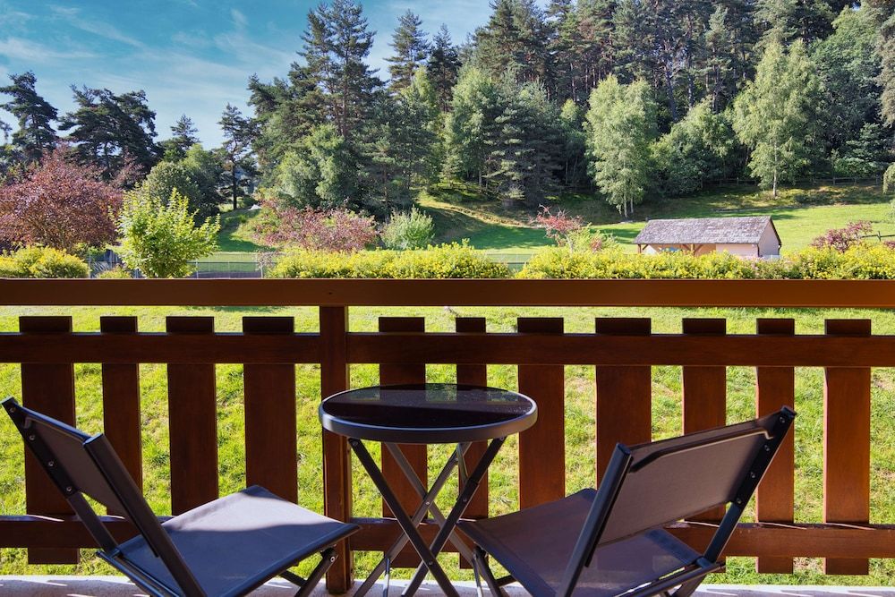 Les Hameaux De Lozere, Sure Hotel Collection by Best Western Classic Room, 1 King Bed, Bathtub, Garden View 4