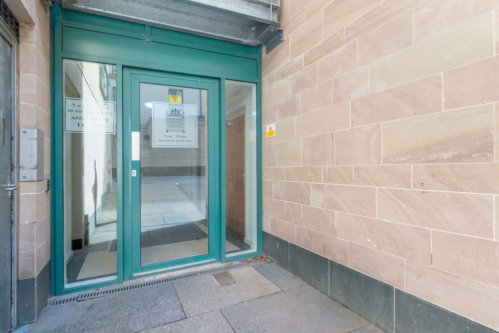 undefined Quirky 1 Bedroom Apartment Next to Holyrood Palace
