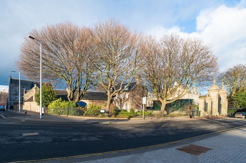 undefined Quirky 1 Bedroom Apartment Next to Holyrood Palace 4